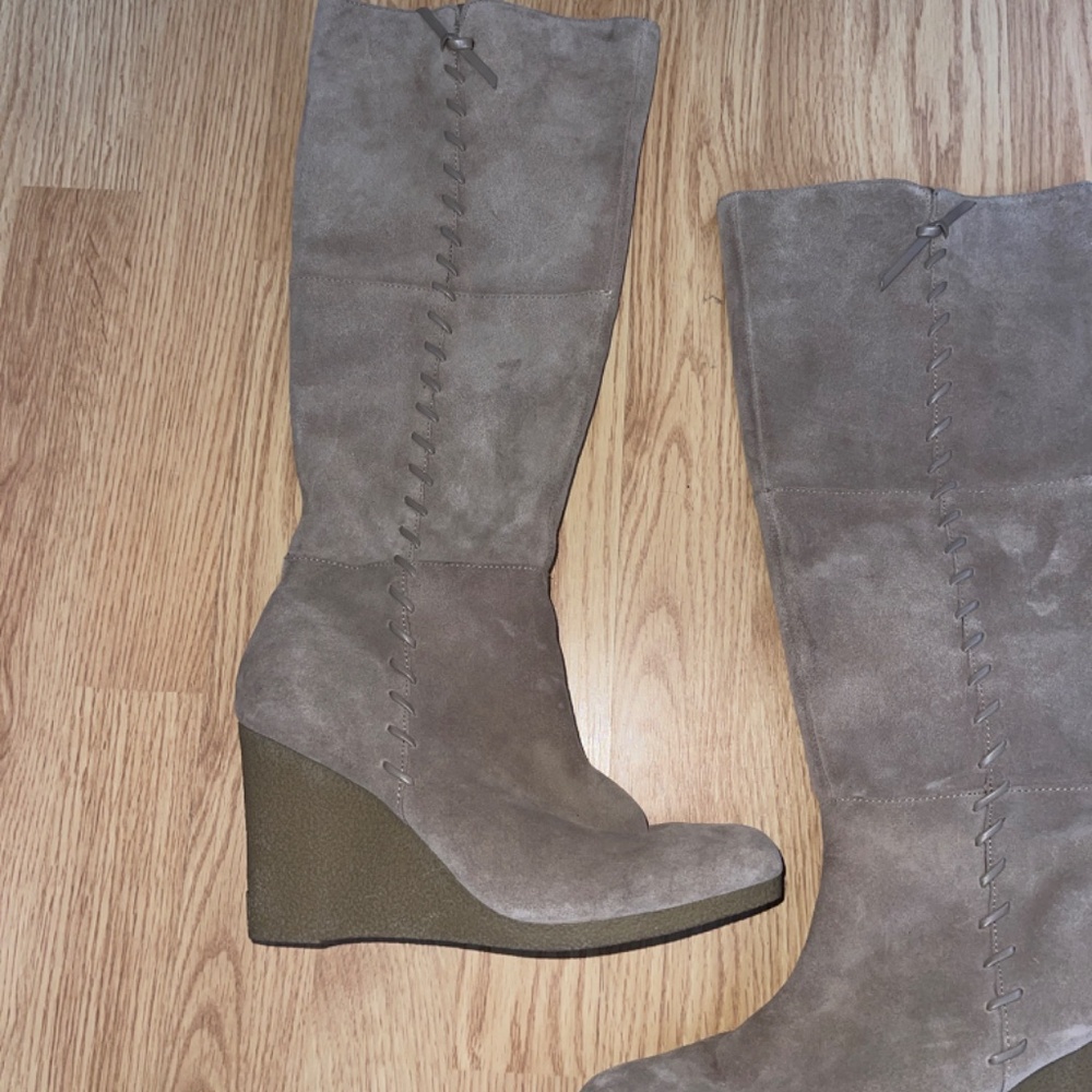 Kenneth Cole Reaction Light Tan Suede Wedge Zip Up High Boots Size 8.5 - Picture 3 of 7